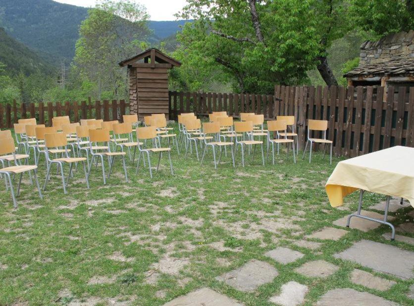 Apartamentos Turisticos Isín Екстериор снимка